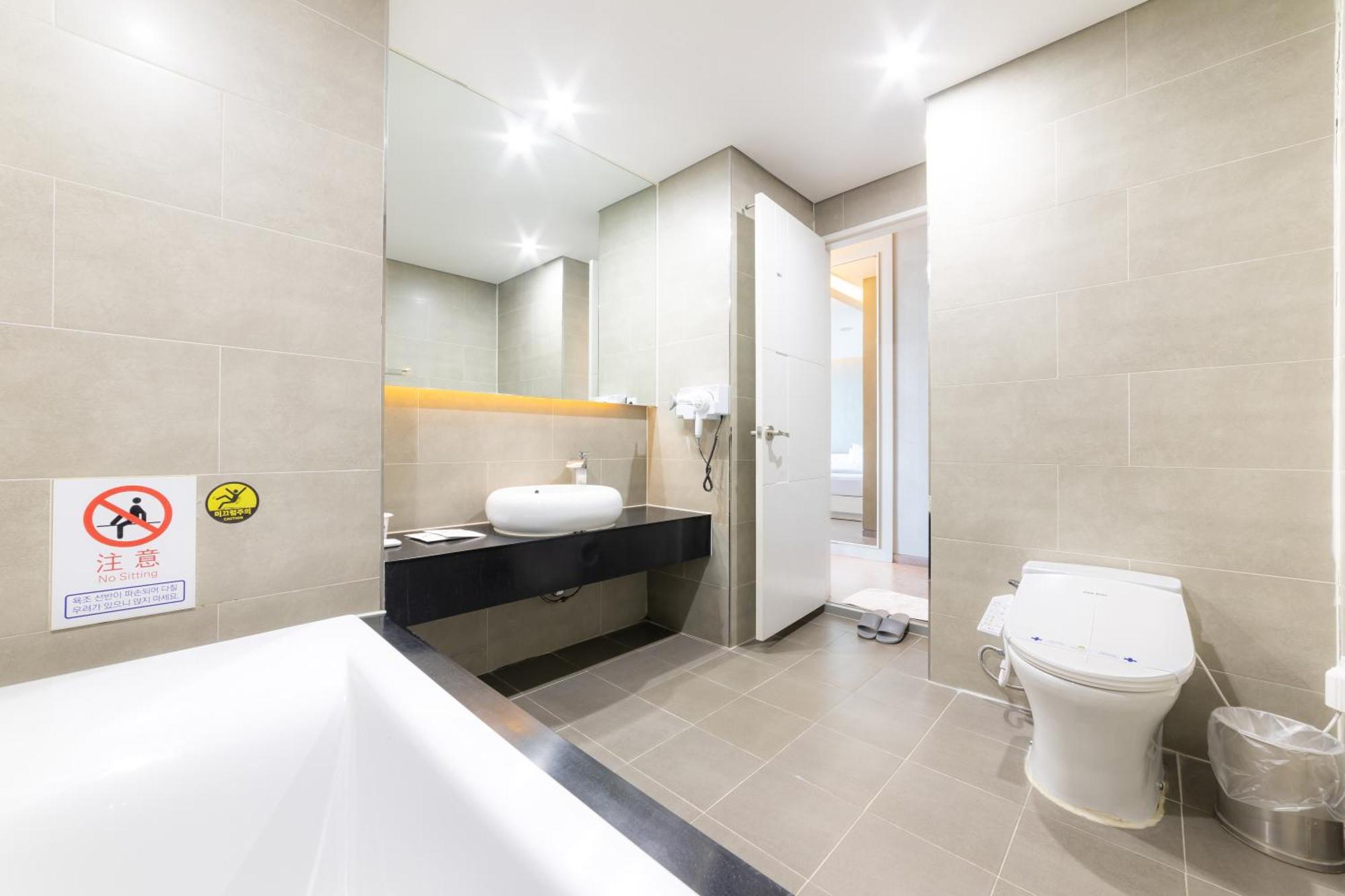 Benikea The Bliss Hotel Incheon Exterior photo